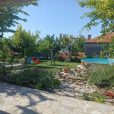 Stai Za Gosti Bazdarovi *