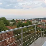 Апартаменты Stai Za Gosti Bazdarovi *